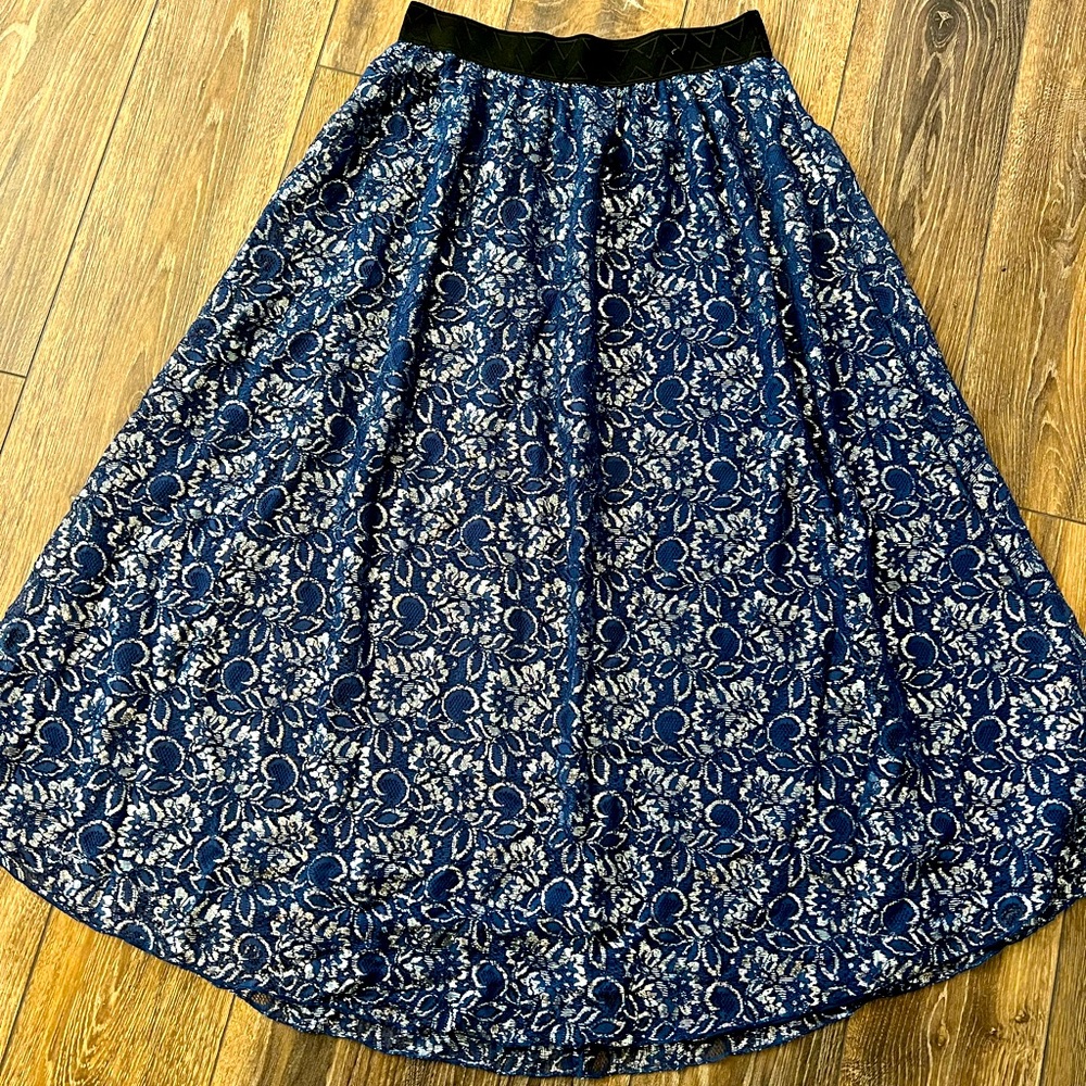 Size Large LuLaRoe Lola skirt navy and silver